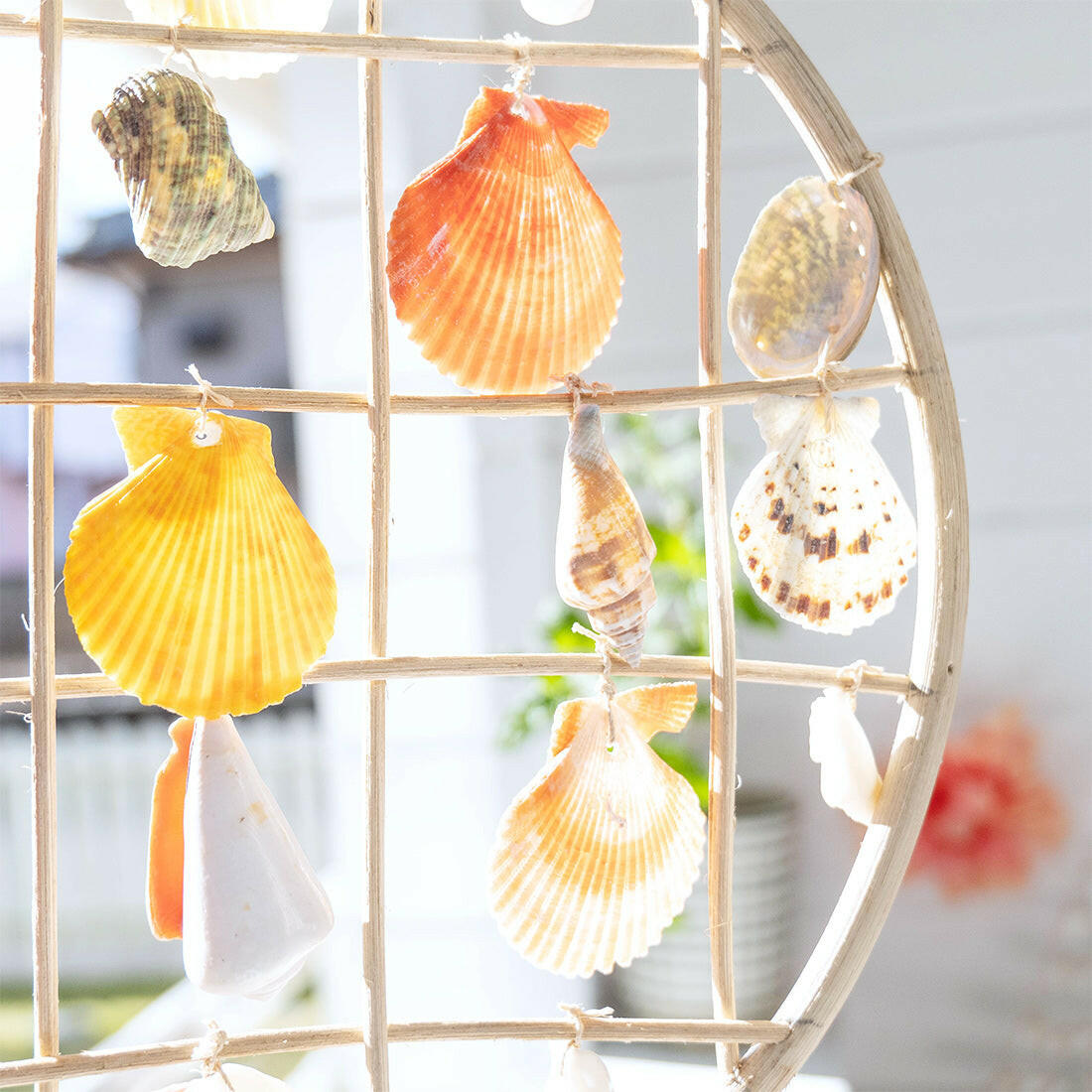 RATTAN SHELL LATTICE WREATH.