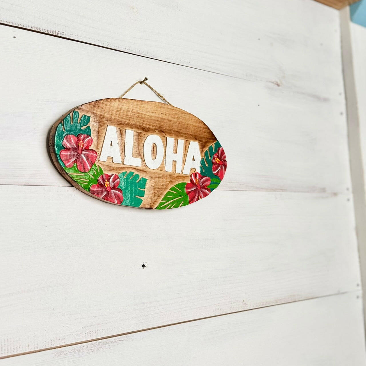 ALOHA WOOD PLATE HIBISUCUS.
