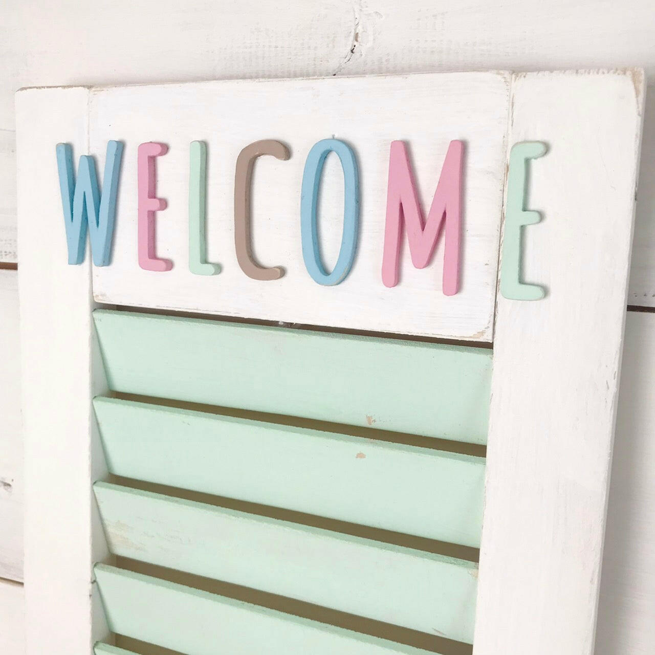 LOUVER LATTICE display shelf