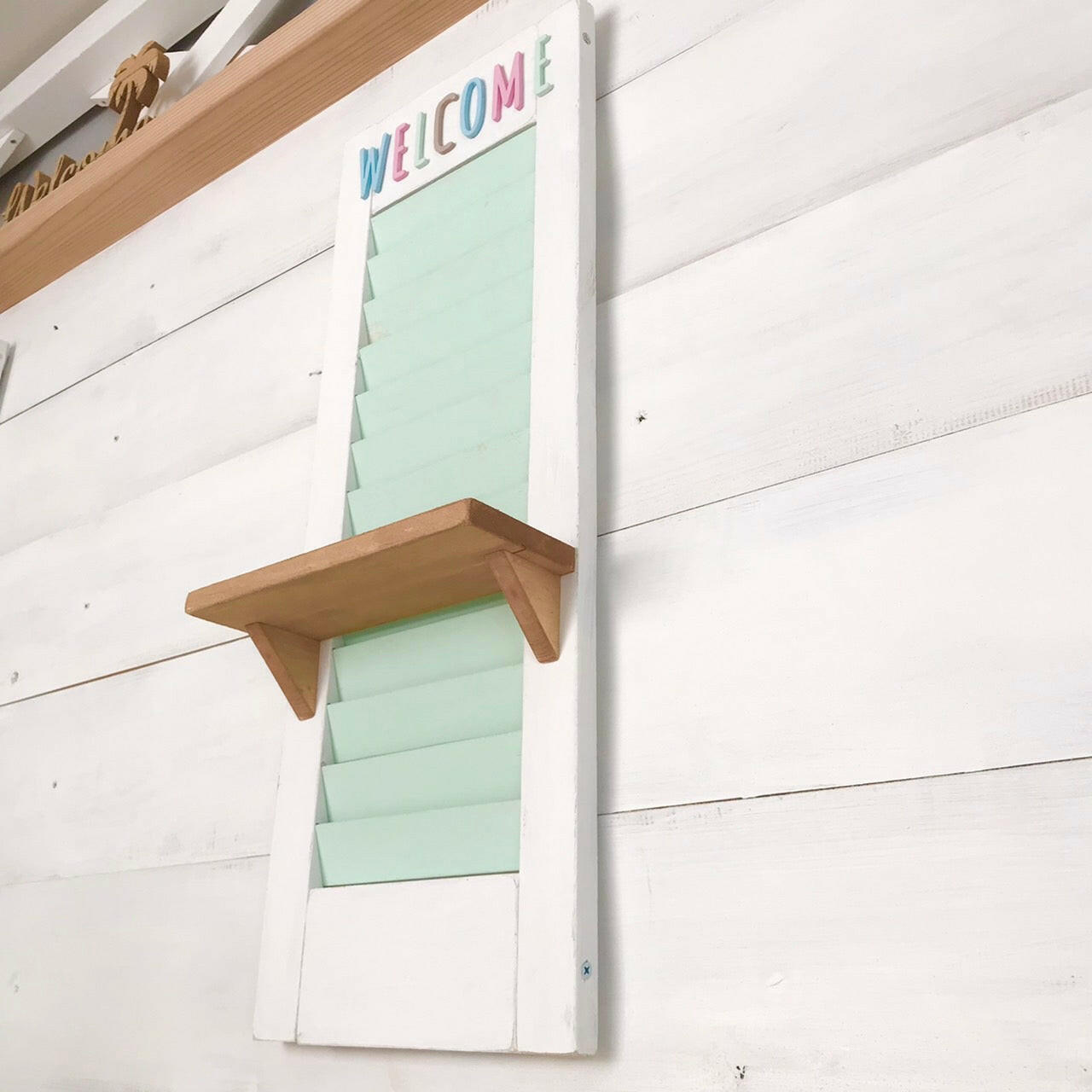LOUVER LATTICE display shelf