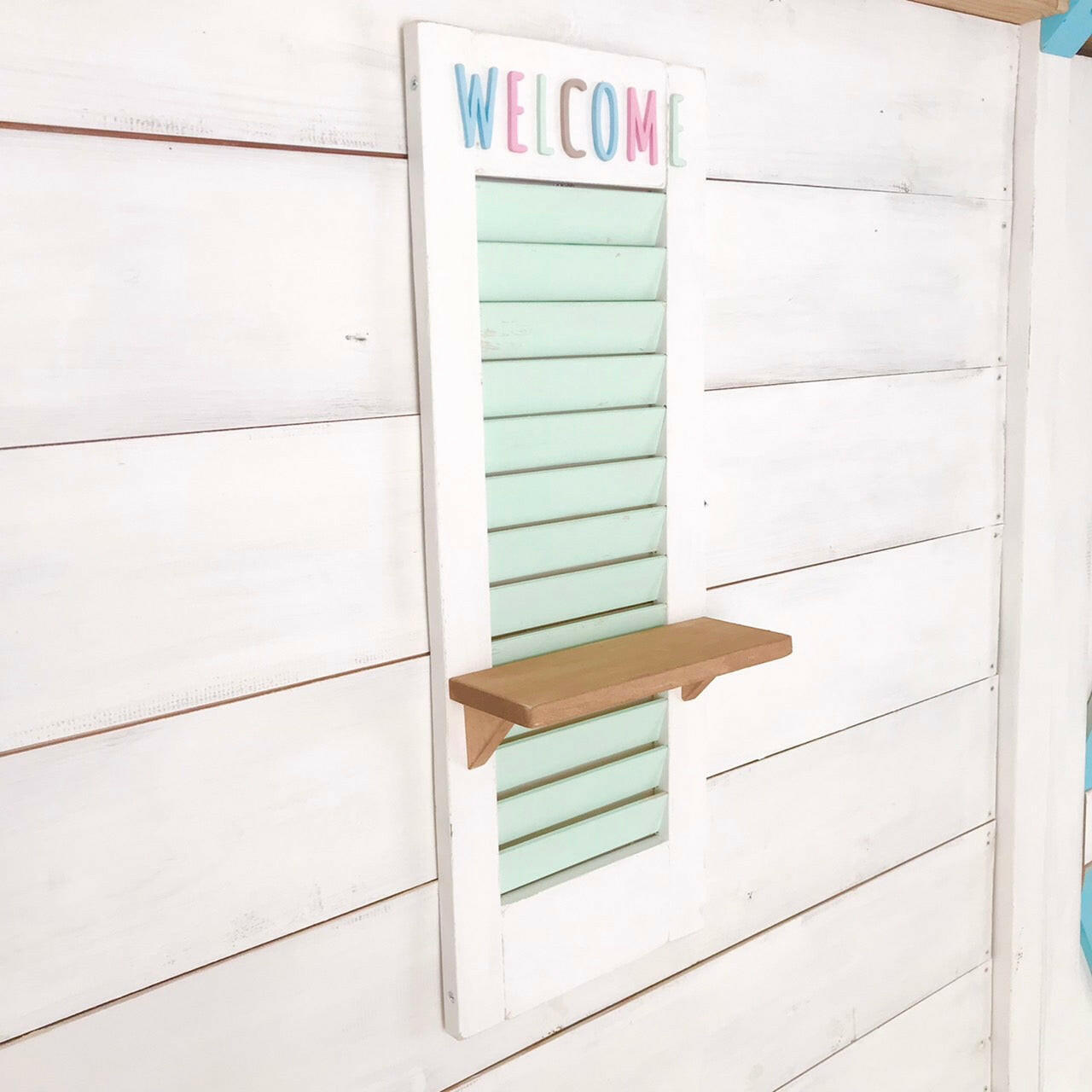 LOUVER LATTICE display shelf