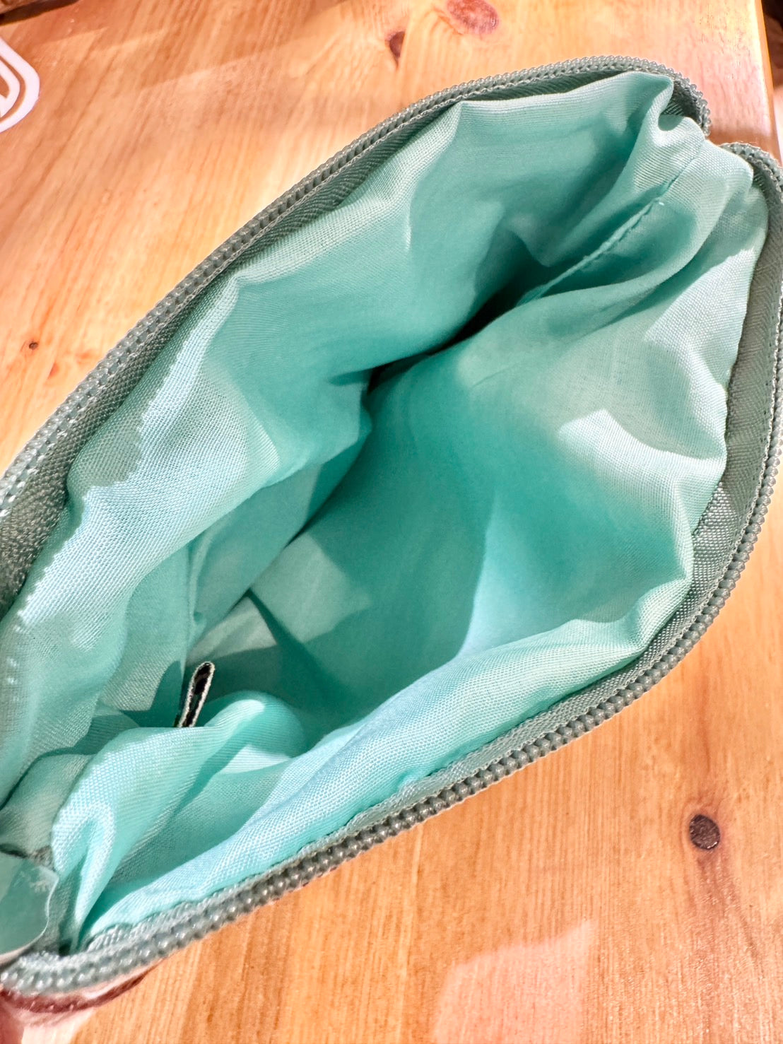 HAWAIIAN POUCH KAILA GREEN