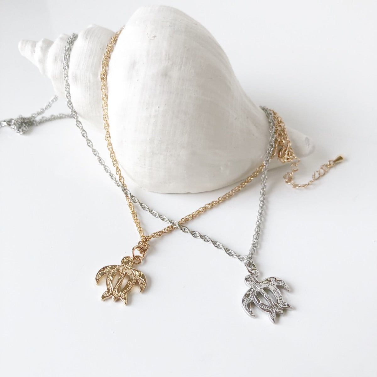 ウミガメのデザイン ネックレス