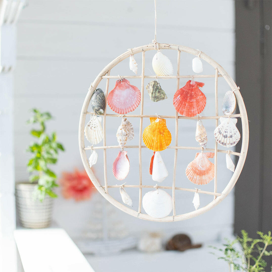 RATTAN SHELL LATTICE WREATH