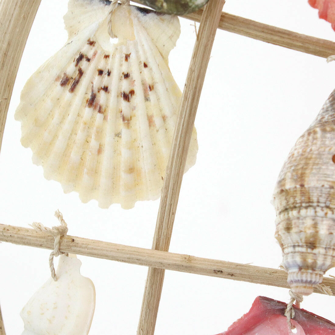 RATTAN SHELL LATTICE WREATH