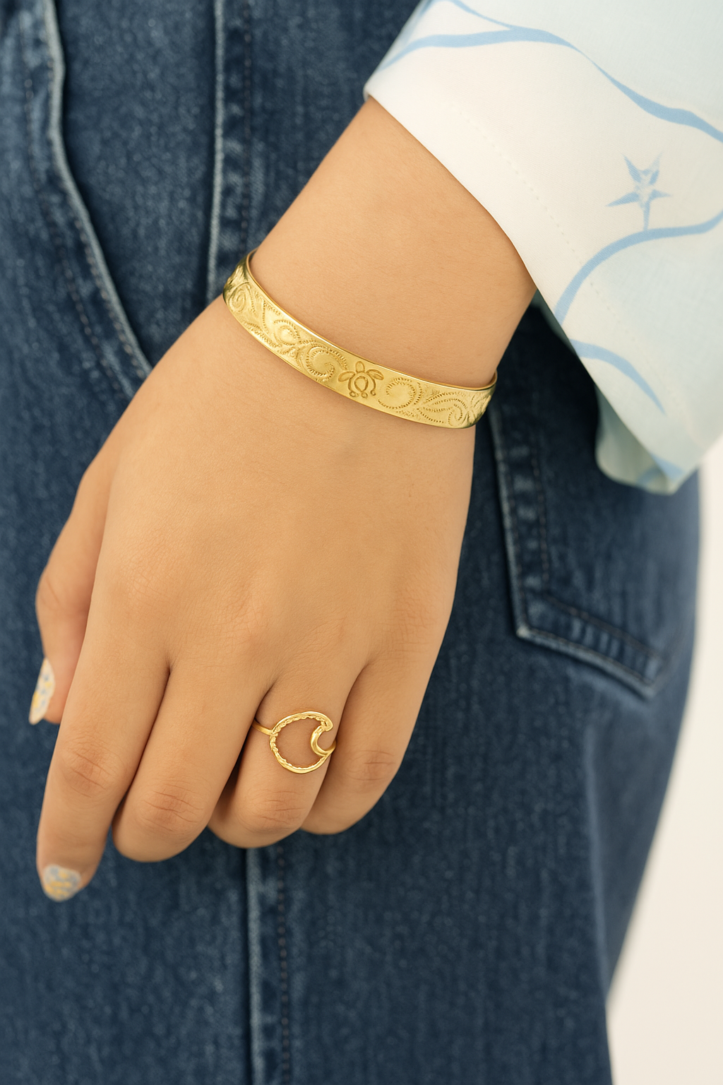 HAWAIIAN BANGLE　HONU SCROLL　GOLD