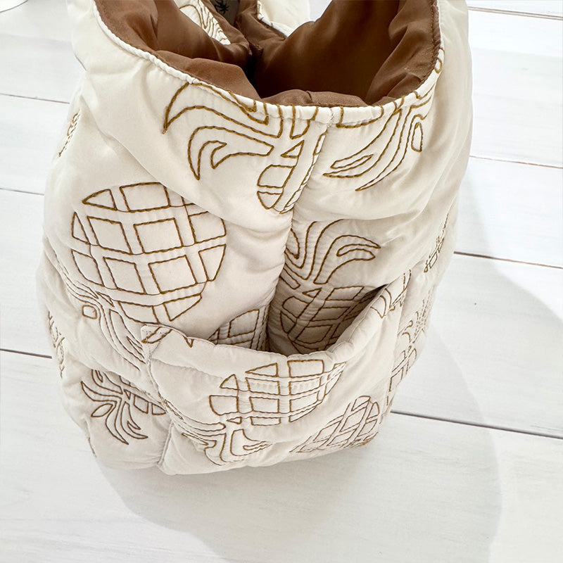 中綿キルティング刺繍トートバッグ サイドポケット・内ポケット付き