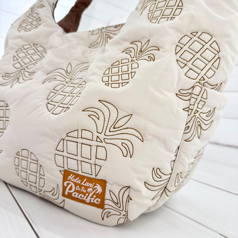 中綿キルティング刺繍トートバッグ サイドポケット・内ポケット付き