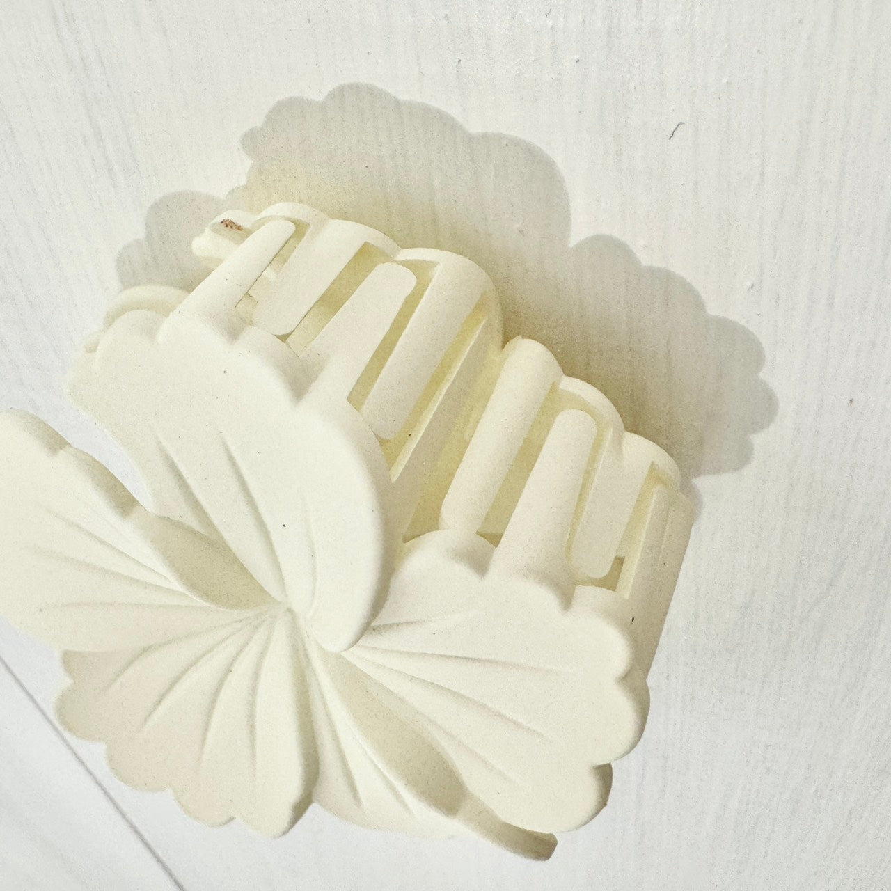 白いアクセサリー ハワイアンバレッタ