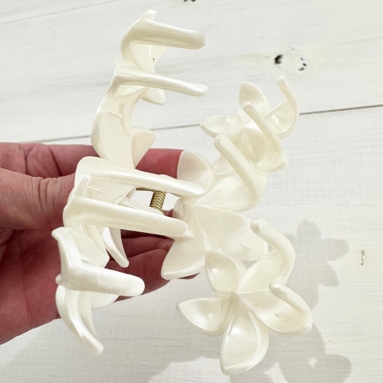 TRIPLE PLUMERIA BARRETTE　PEARL WHITE