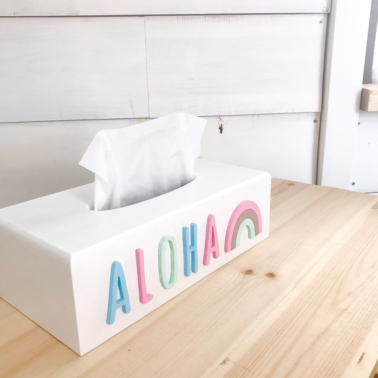 WOOD TISSUE BOX ALOHA-RAINBOW white
