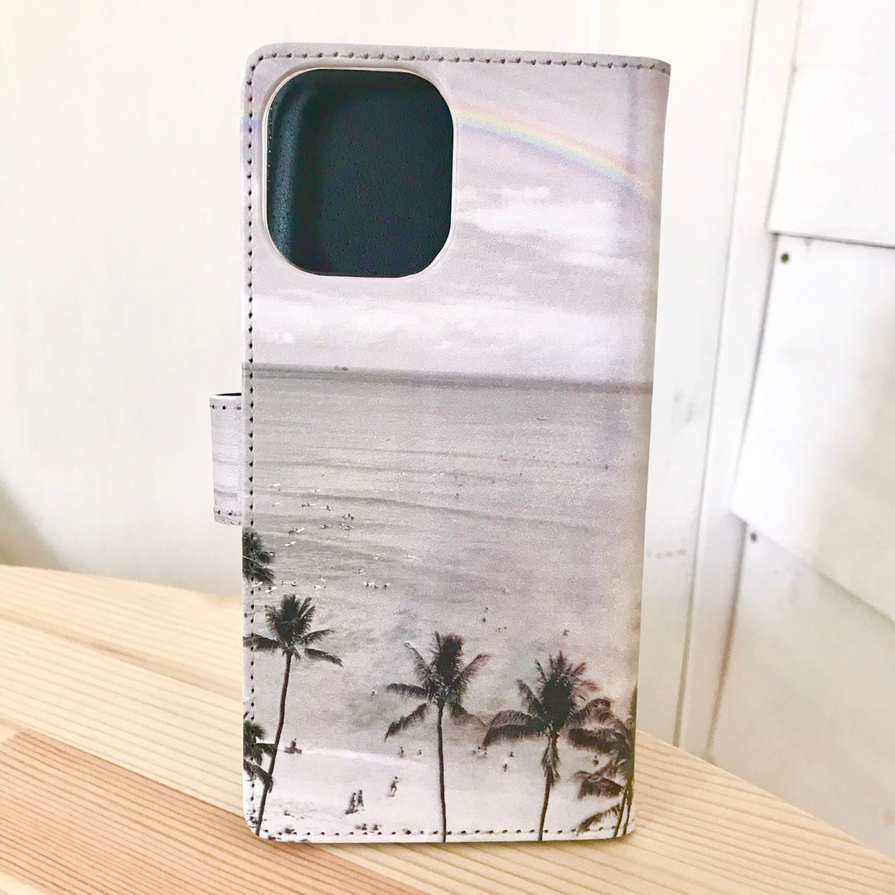 iphoneケース ハワイアンブックタイプ ワイキキビーチ おしゃれなモノクロ写真 オアフ島